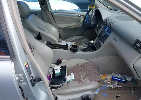 2006 Mercedes-Benz C 230 Sport z USA, uszkodzony, nr VIN WDBRF52H26F751918